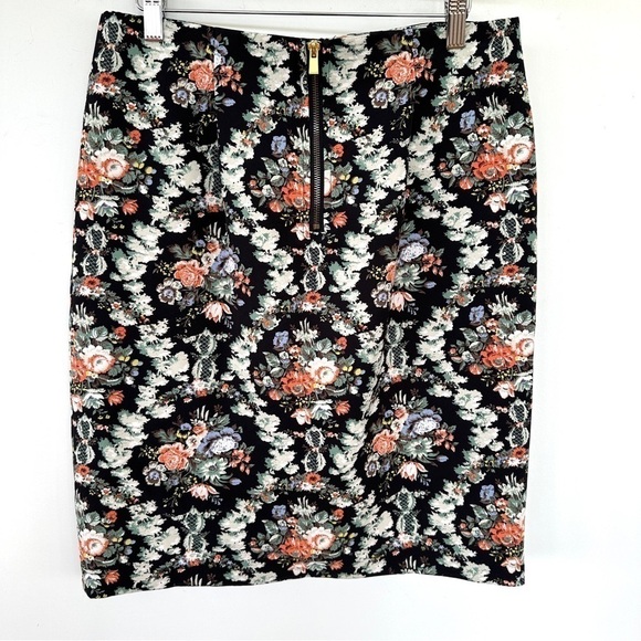 Philosophy pencil  skirt, midi length, in a floral print, unlined - Picture 4 of 11